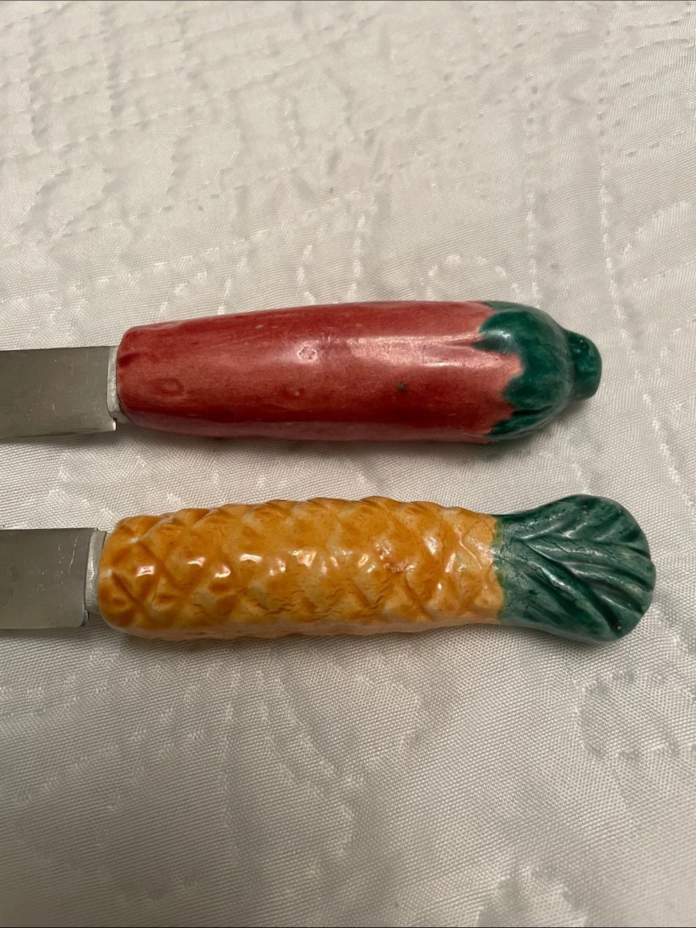 Set of 2 Ceramic Handles Cheese Knives with Fruits Strawberry & Pineapple Design